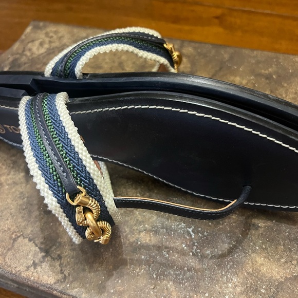 TORY BURCH JESSA
EQUESTRIAN THONG SANDAL
LEATHER NAVY/BANYAN/GREEN
MULTI - Picture 10 of 11